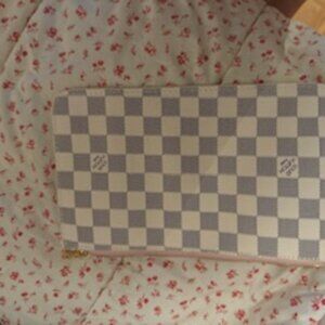 Louie V. Daily Pouch